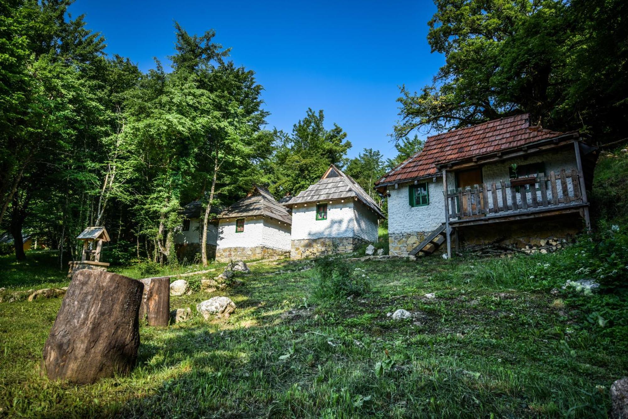 Camp Divlja Rijeka Hotell Hum Eksteriør bilde