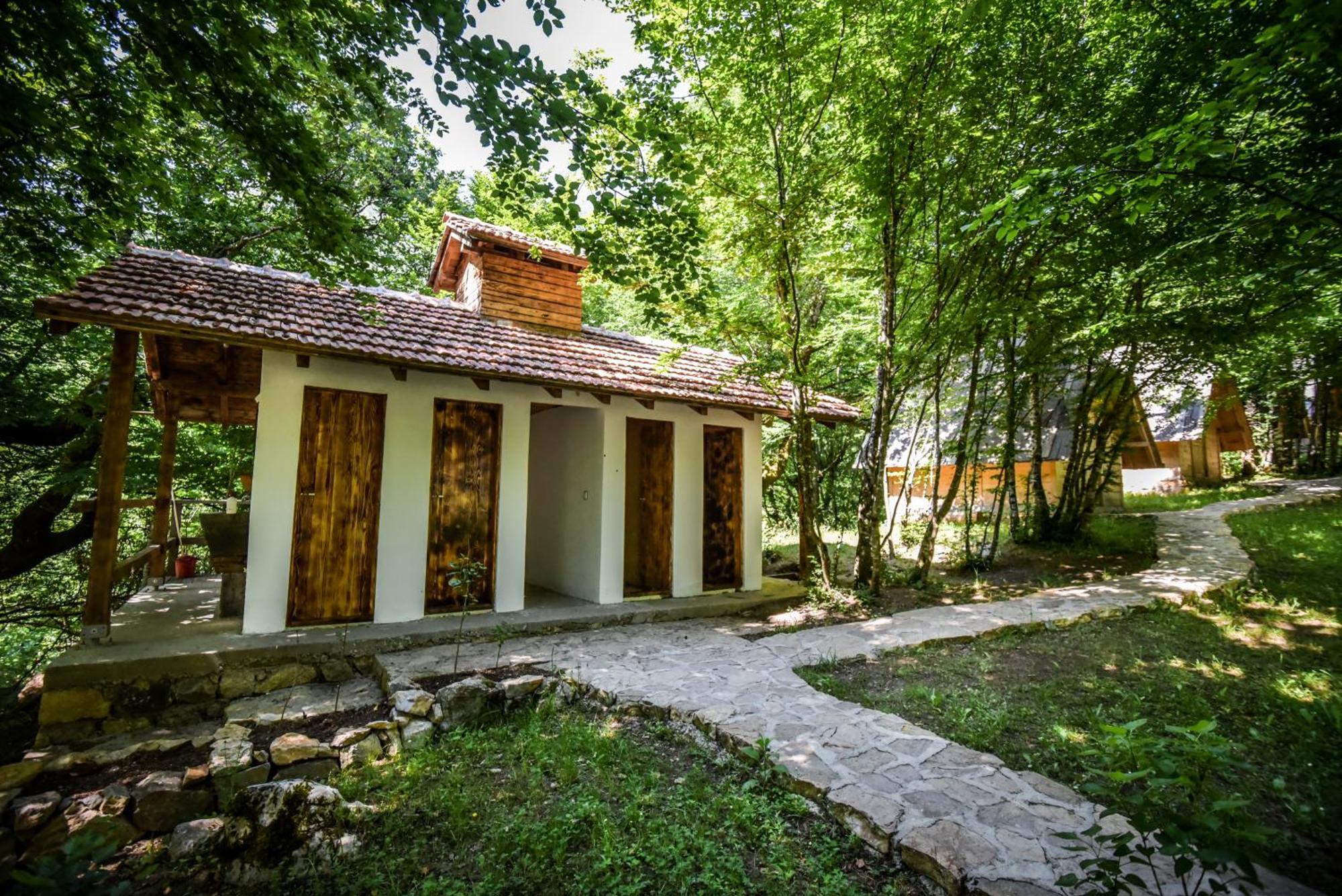 Camp Divlja Rijeka Hotell Hum Eksteriør bilde