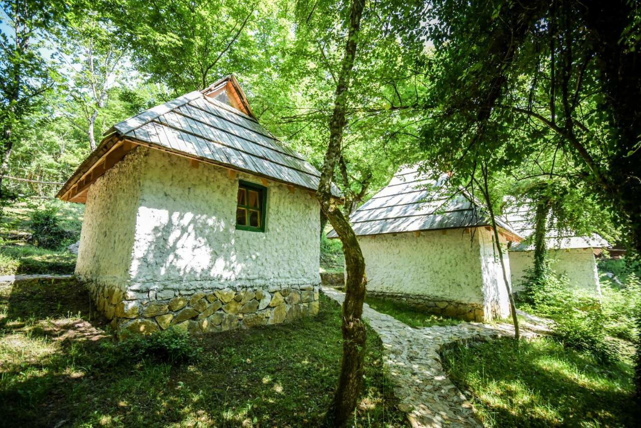 Camp Divlja Rijeka Hotell Hum Eksteriør bilde